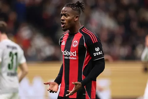 شكوك حول مشاركة بوركارت وباتشواي مع فرانكفورت أمام برشلونة